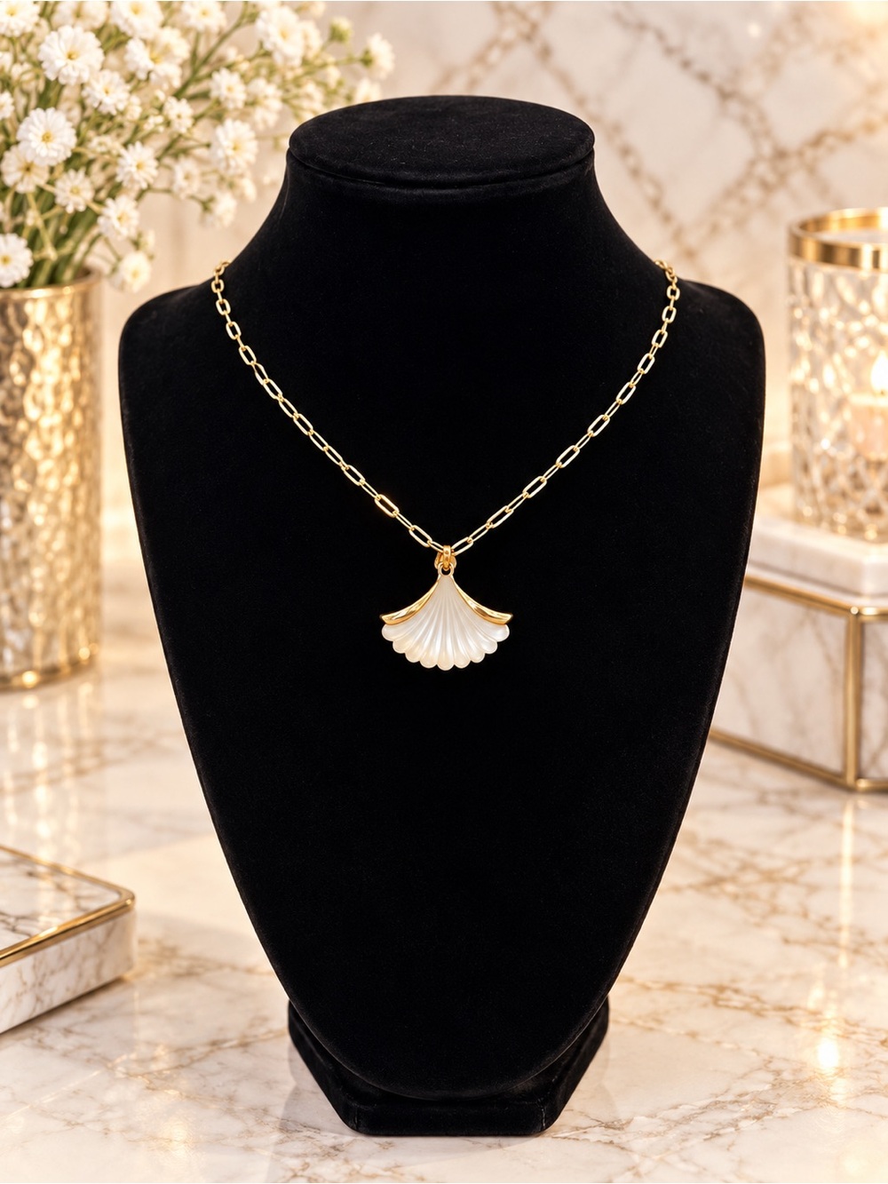 Vintage 1981 Avon White Frosted Lead Crystal Scallop Seashell Necklace